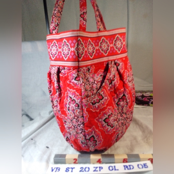Red Motif Vera Bradley Small Tote § - Picture 5 of 12